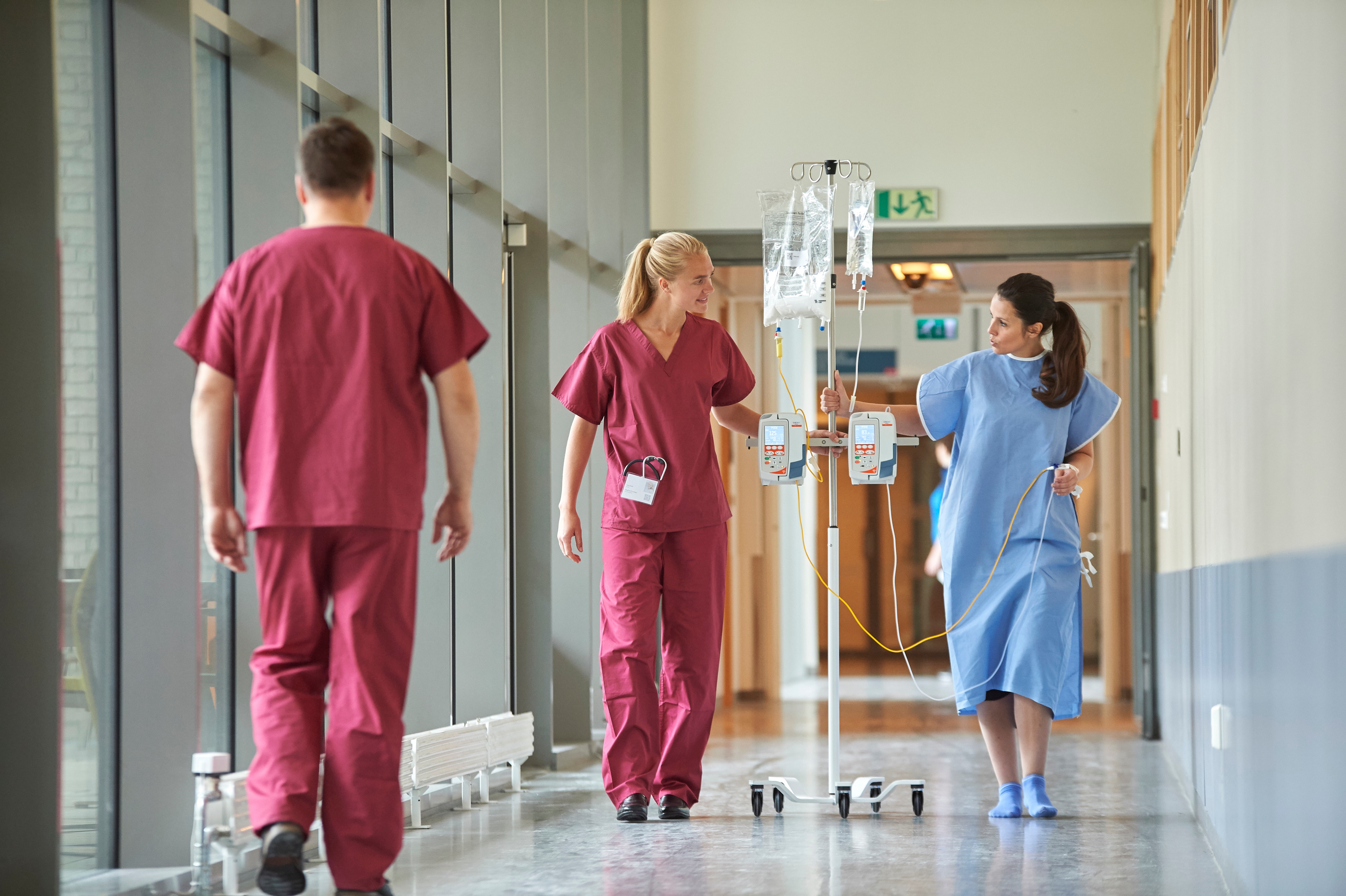neXus_GP_female_nurse_talking_to_female_patient_male_nurse_in_foreground.jpg 