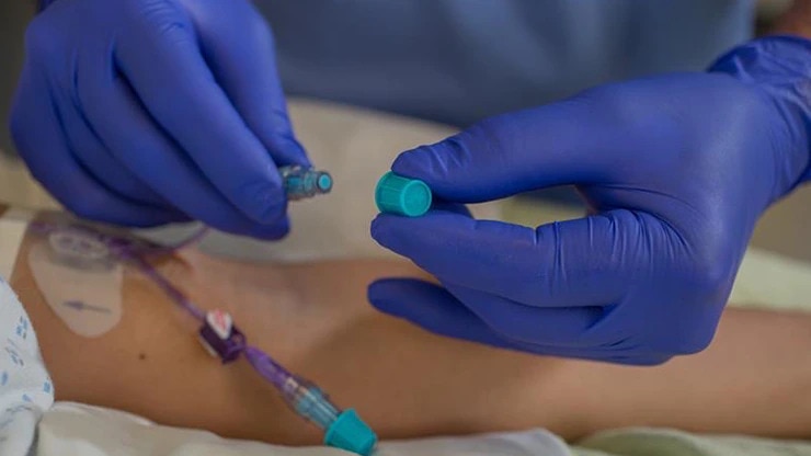 <h3>Den Katheter KONNEKTIEREN</h3>
<p><a href="/content/bd-com/emea/de/de-de/products-and-solutions/solutions/capabilities/needle-free-connectors.html" target="_blank" rel="noopener noreferrer">Nadelfreie Konnektoren, die für den sicheren Katheterzugang und zur Reduzierung von Infektionsrisiken entwickelt wurden &gt;</a></p>
